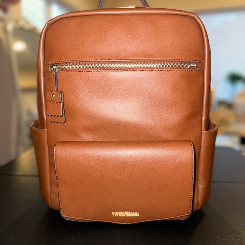 TWELVElittle PEEK-A-BOO BACKPACK.